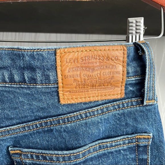 SOLD ๐ซ๐ซ Levi's Premium Wedgie Straight Cropped Jeans - Picture 8 of 13